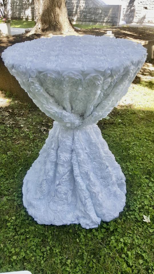 Tablecloth, White Rosette - 90" x 156"